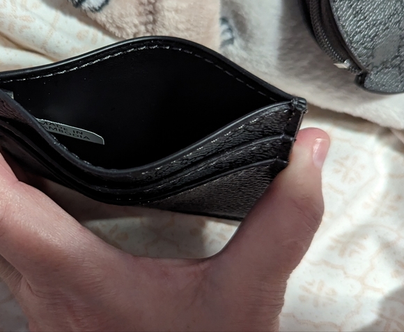 Wallets - Picture 3 of 16